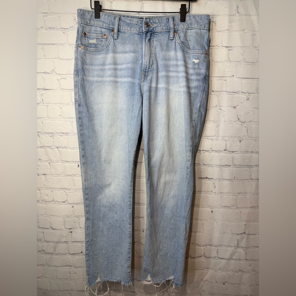GAP Denim - GAP Denim Universal Slim Boyfriend size 6/28 light washed